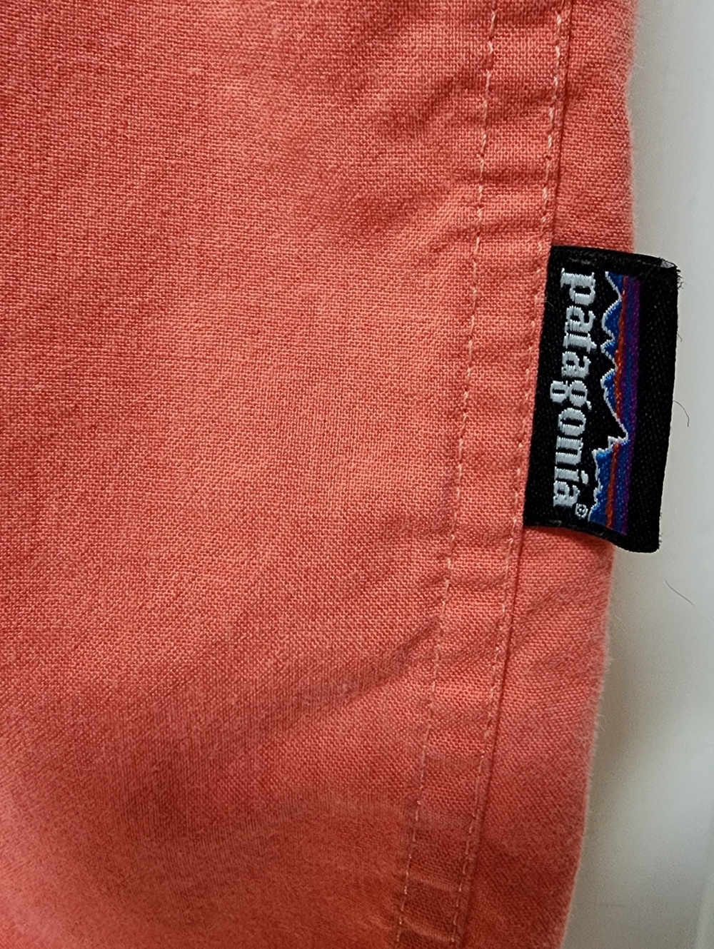 Patagonia Men’s Short-Sleeve Button-Down Shirt — Coral Size L - Picture 3 of 5